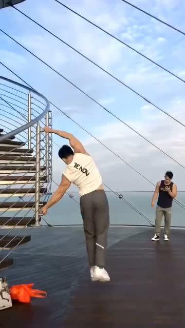 在海边吃瓜,瓜香四溢的悠闲时光 第1张 在海边吃瓜,瓜香四溢的悠闲时光 第1张